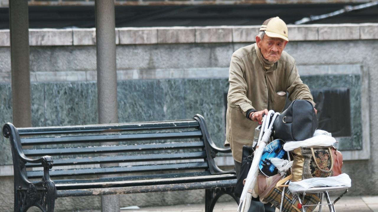 Lo hacen para no estar solos: Adultos mayores japoneses cometen delitos para ir a prisión