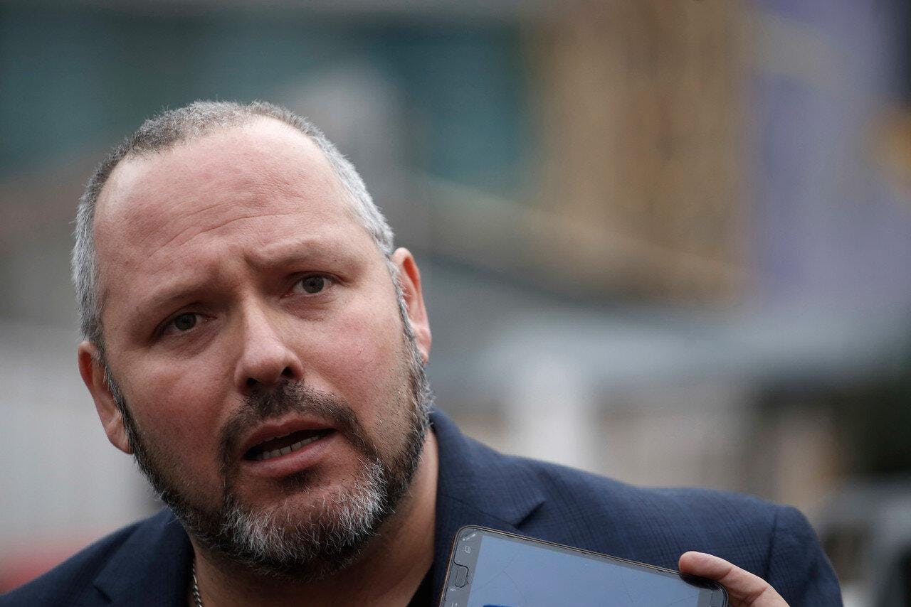 Sebastián Dávalos reaparece a 10 años del caso Caval y asegura que no “tiene claro” si la expresidenta Bachelet será candidata nuevamente