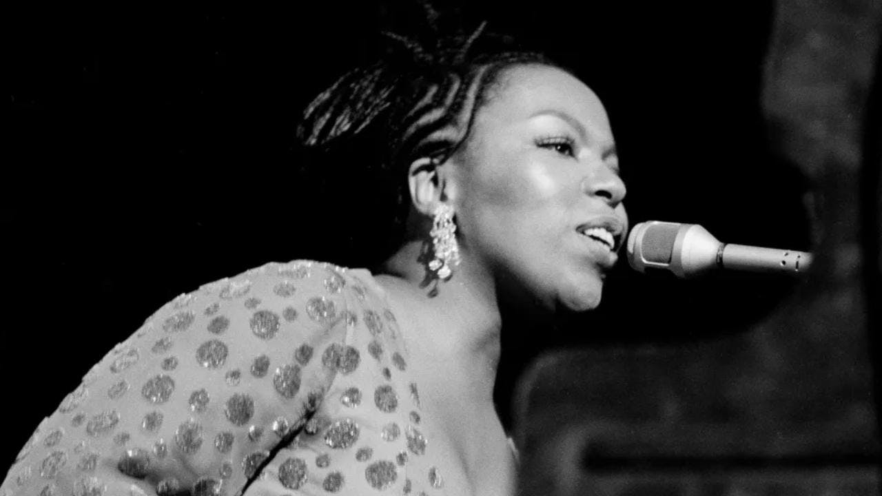 A los 88 años murió la cantante y pianista Roberta Flack