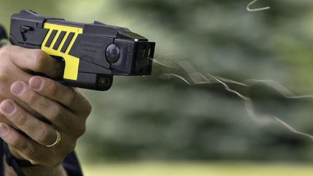Pistolas taser: Cuándo se usarán, cómo funcionan y por qué se las critican