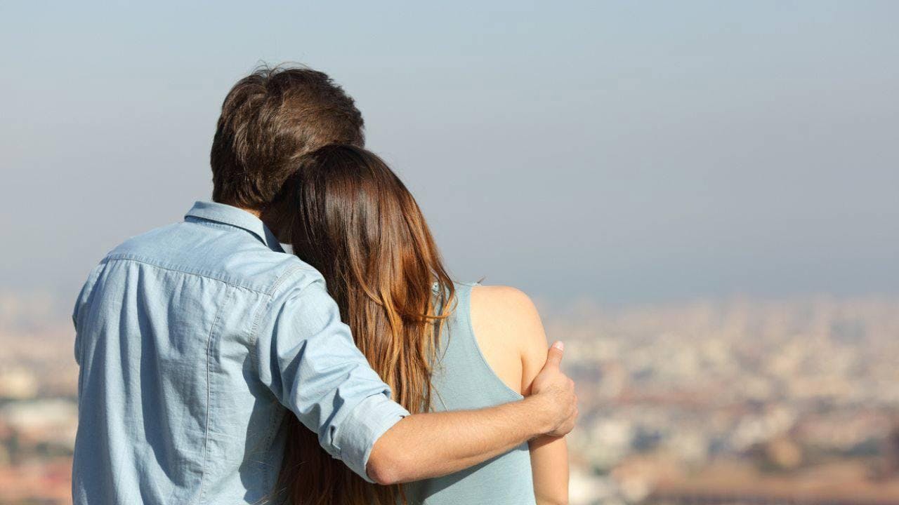 Chile en el Top 10 mundial de satisfacción amorosa: El 85% de los chilenos en pareja afirma estar contento con su relación