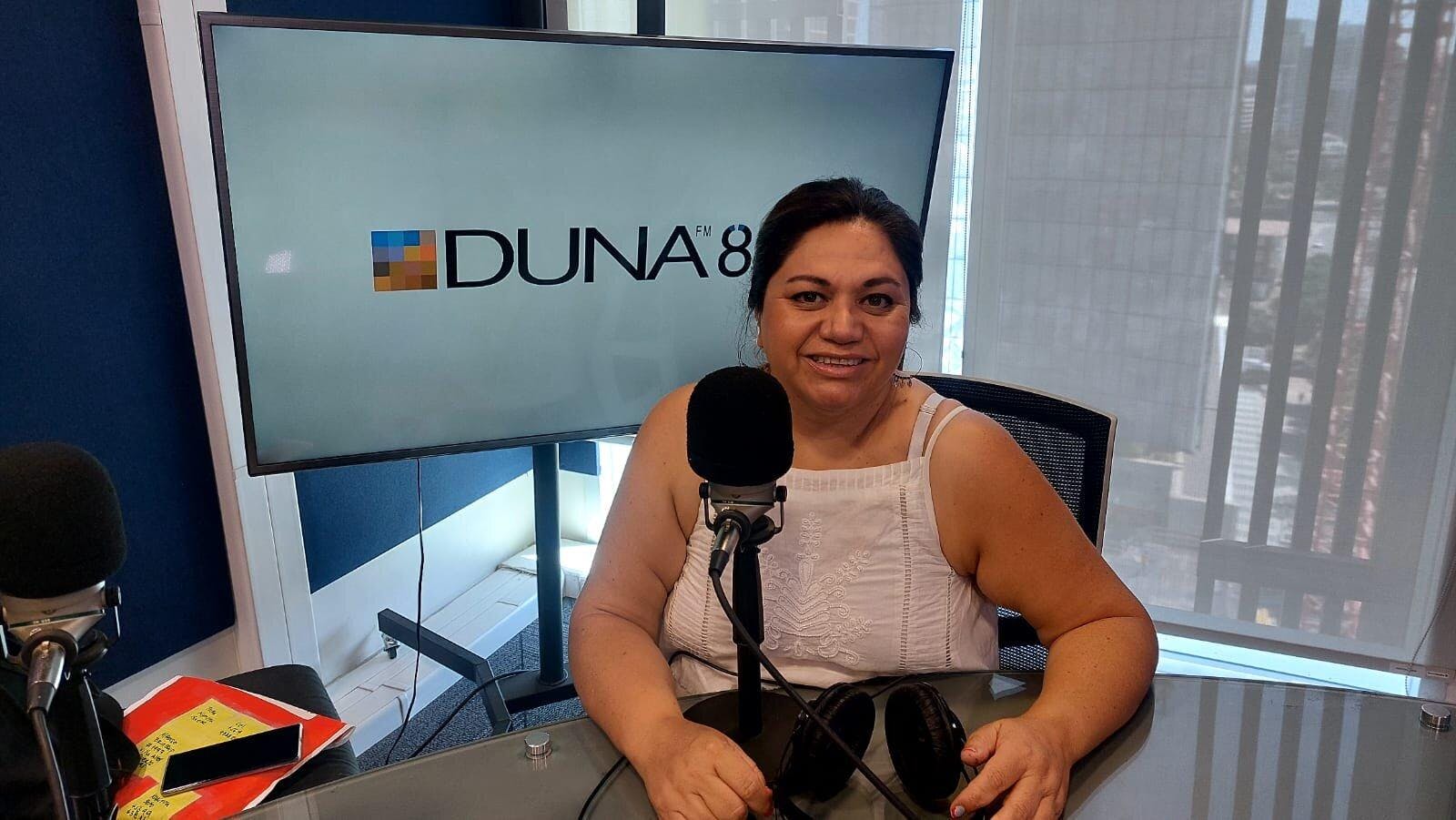 Karinna Soto Abarca sobre el libro El país de las carpas: “Este libro resumen un poco las diferentes aristas que tiene la vida en la calle, que si bien tiene mucha tragedia, también hay maravilla”
