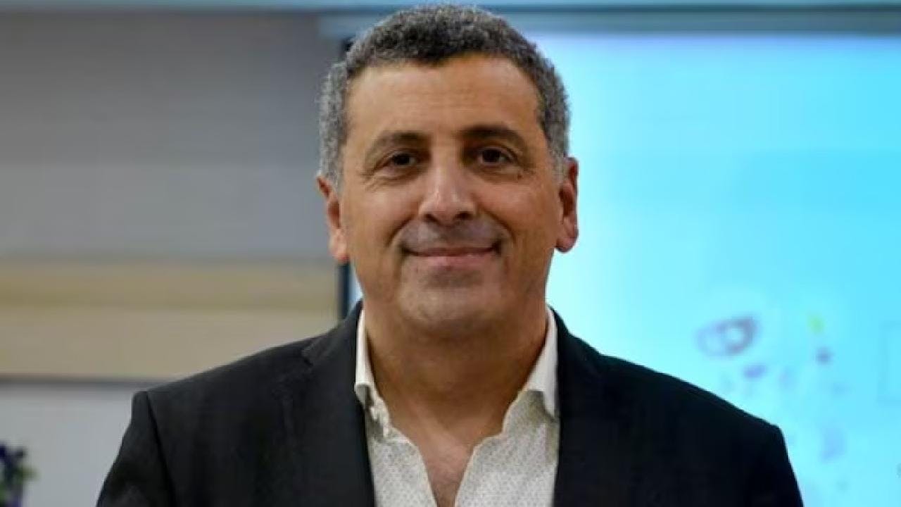 John Atkinson sobre nueva IA China DeepSeek: “Es la competencia de ChatGPT y si bien no es algo innovador, porque el paradigma es igual, la diferencia es que bajaron mucho los costos, ocuparon los rec