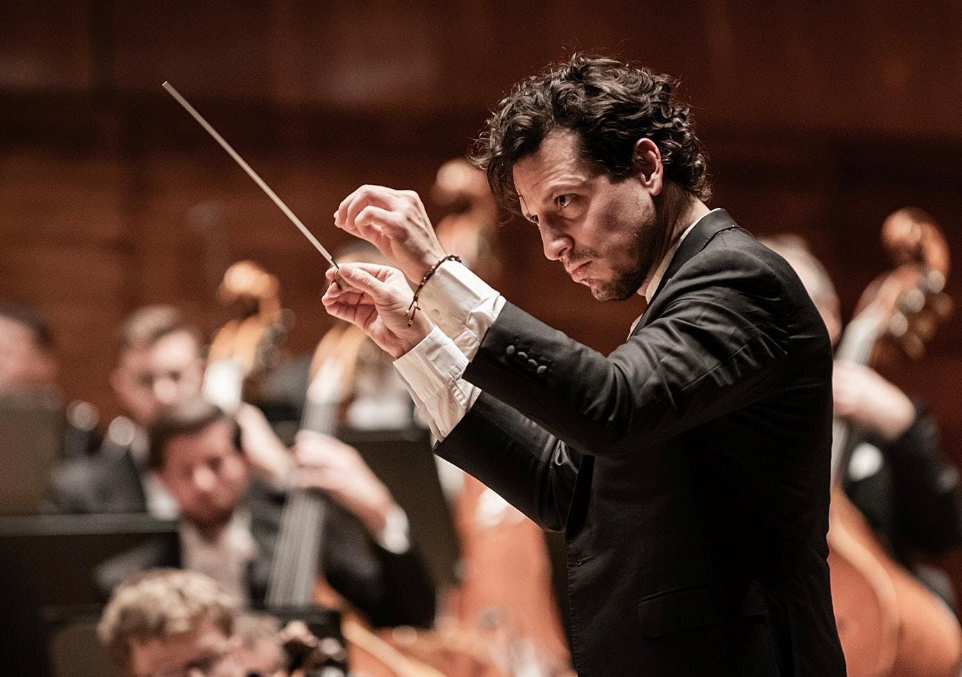 Paolo Bortolameolli es el nuevo director titular de Orquesta Filarmónica de Santiago