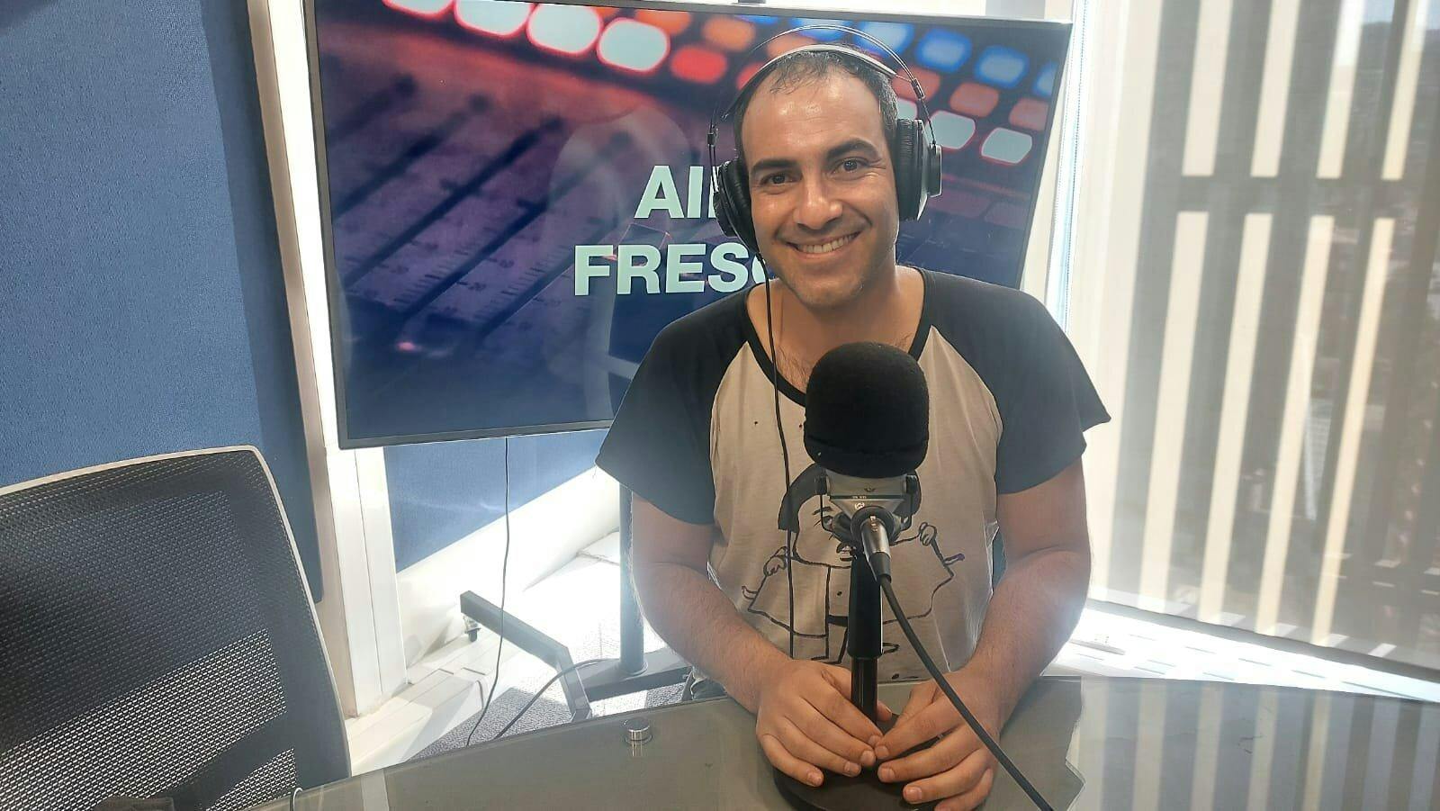 Gabriel Cañas sobre la obra Estampida Humana: “Es comedia negra. Tiene un humor muy irónico, es teatro de palabra que tiene mucho texto”