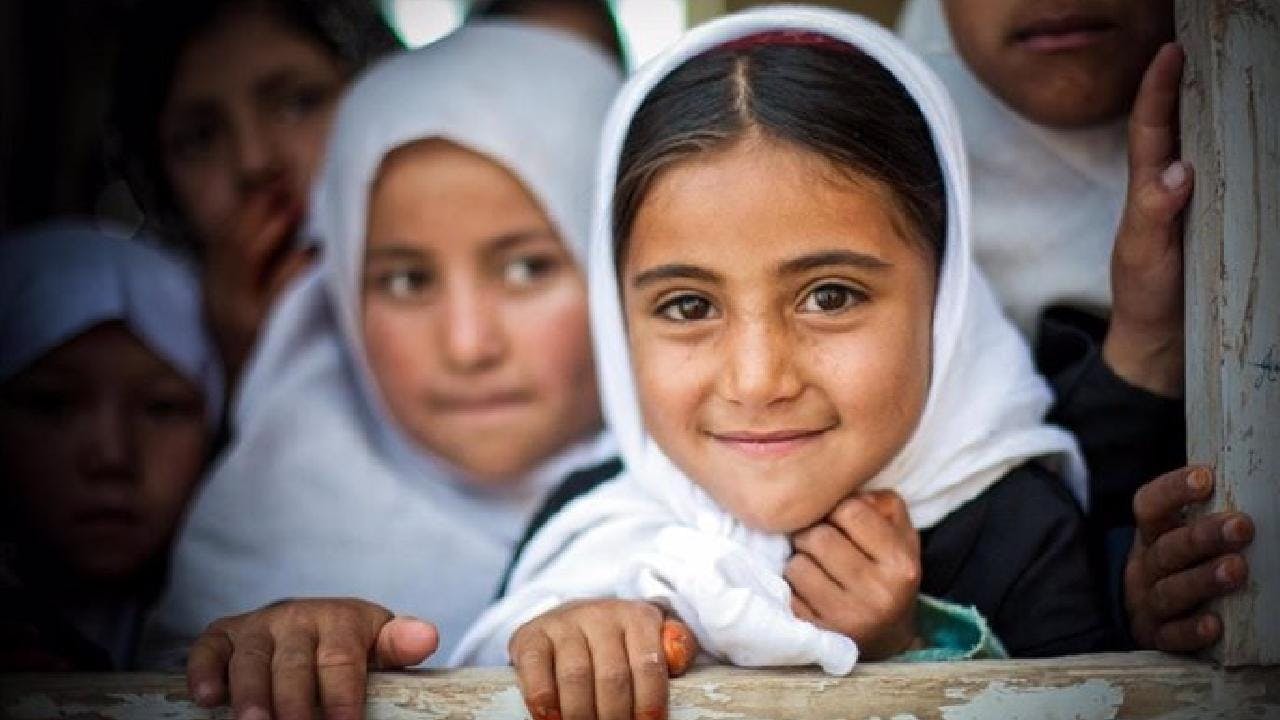 Irak legaliza el matrimonio con niñas de 9 años