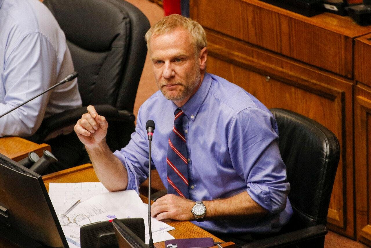 Felipe Kast sobre proyecto de inversor público en la AFP: “Es una muy mala señal. Desde el Gobierno me dieron las garantías de que no iba a ocurrir”