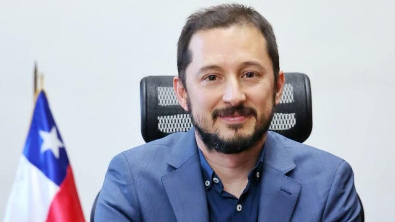 El mea culpa del ministro de Bienes Nacionales por la fallida compra de la casa de Allende: “Esto no debería haber salido del ministerio”