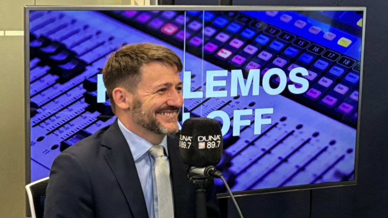 Ministro Diego Pardow: “Si el tipo de cambio se comporta relativamente favorable durante seis meses se va a reflejar en una baja de tarifa de la luz y si es al revés en un alza (…) Pero los cambios de