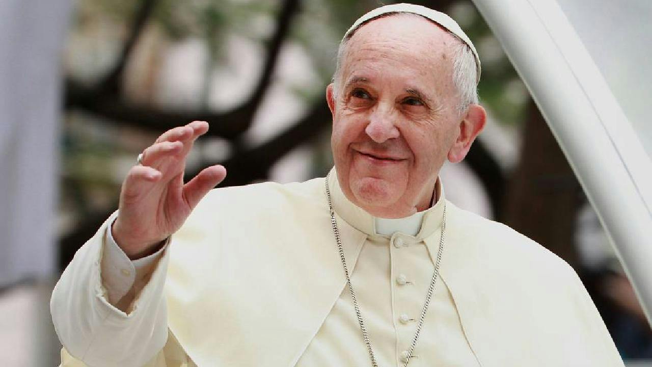 Vaticano permitirá a hombres homosexuales ser sacerdotes en Italia