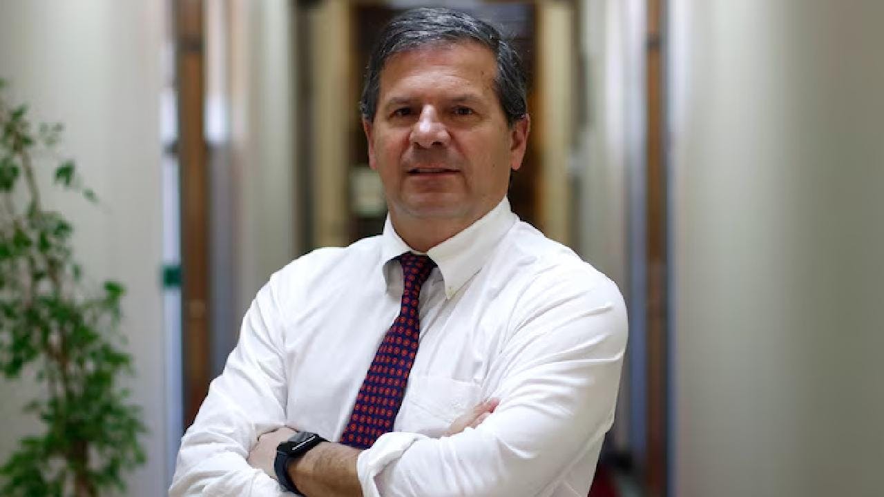 Gustavo Benavente sobre la compra de la casa de Salvador Allende: “La norma constitucional dice que un ministro de Estado no puede celebrar contratos con el Estado. Si la información de la compra vent