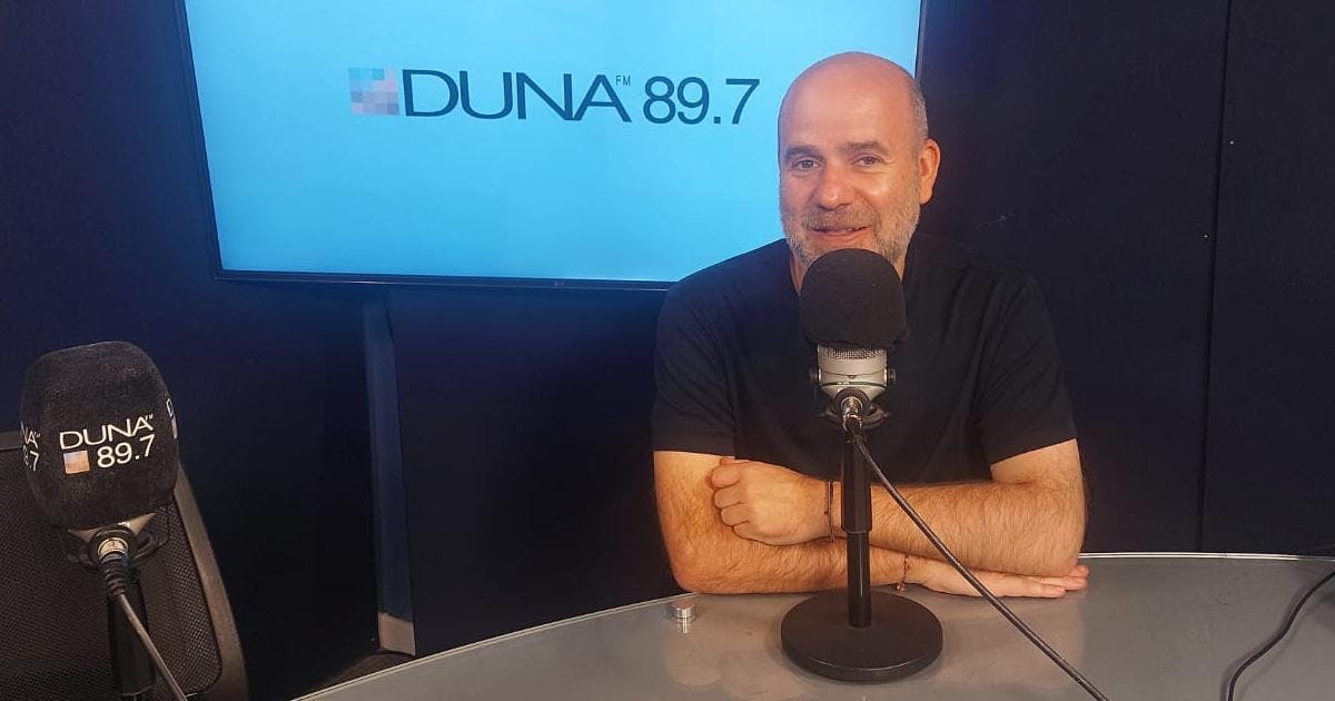 Javier Peña sobre “El podcast como novela”:  "Yo le hablo directamente al oído al lector, al oyente"