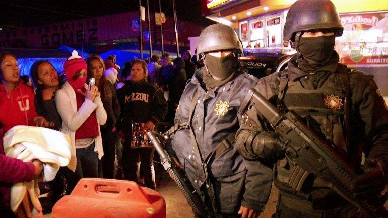Motín en cárcel de México deja al menos 50 muertos