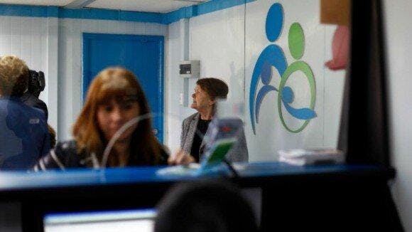 Trabajadores de Fonasa deponen paro tras llegar a un acuerdo con la directora de la institución