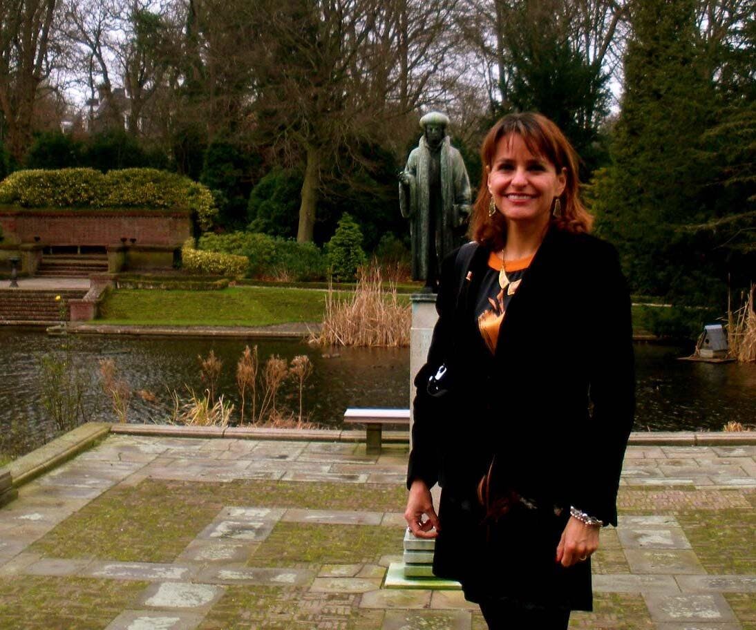 Paulina Astroza: “Sin la voluntad de formar un gobierno provisorio que represente a las naciones que forman Ucrania no bajará la tensión”