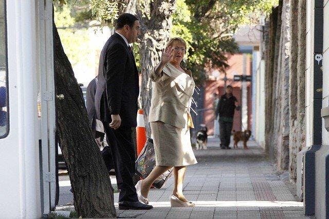 Michelle Bachelet acepta renuncia de subsecretarios y designa reemplazos