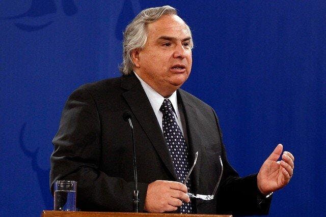 Desde Arica ministro Chadwick llamó a esperar el fallo de La Haya con tranquilidad