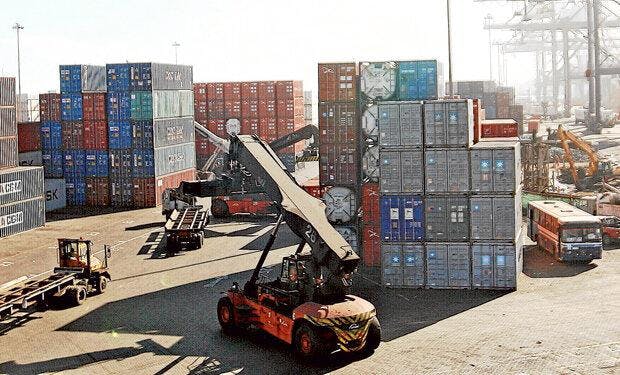 Empresas portuarias sólo negociarán una vez que se deponga el paro