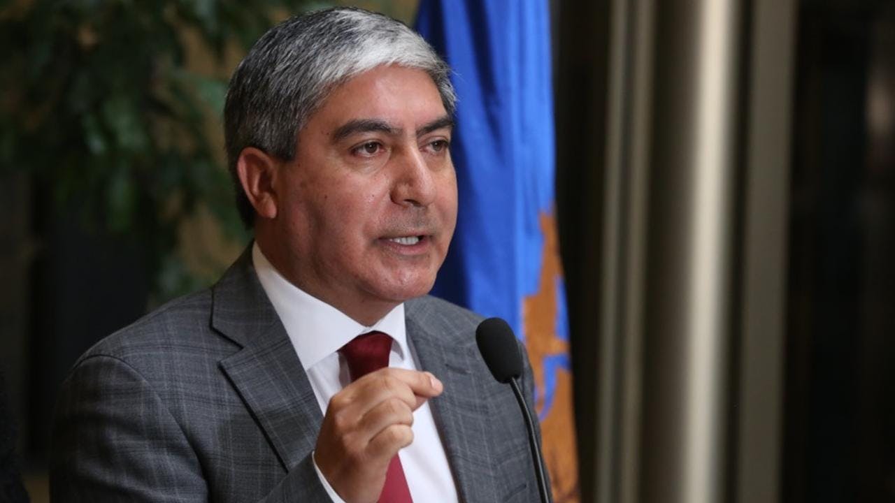 Henry Leal:"La alianza que hicimos con Amarillos y Demócratas no dio los resultados que esperábamos. No podemos seguir en esa alianza, la UDI es un partido de derecha, no de centro"