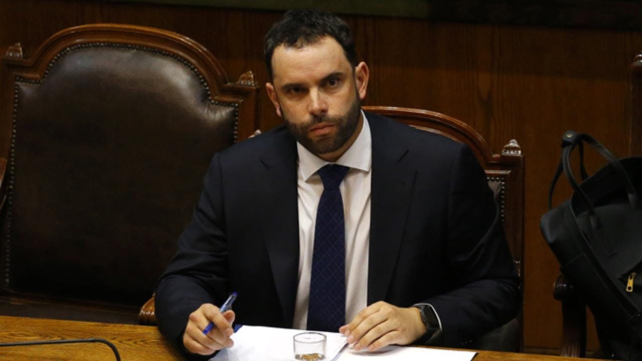 Ricardo Montero por incendios en el sur: "Se nos viene dos días muy complejos (...) La situación sigue siendo muy compleja, pero estamos con todos los medios desplegados"