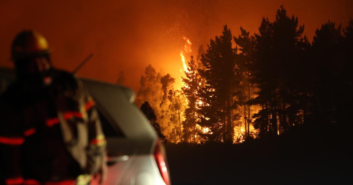 Rolando Pardo: "Si se encuentran con un incendio (...) están en una condición de riesgo y deben salir preventivamente del lugar"