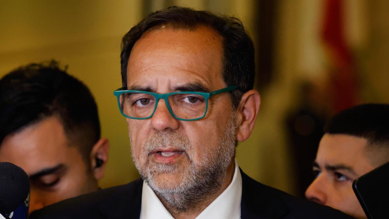 Jaime Mulet por disolución del FRVS: "Hay una lógica antipartido y antifragmentación política. Si hubiera estado el PPD o la DC, ¿hubiera sido lo mismo?"