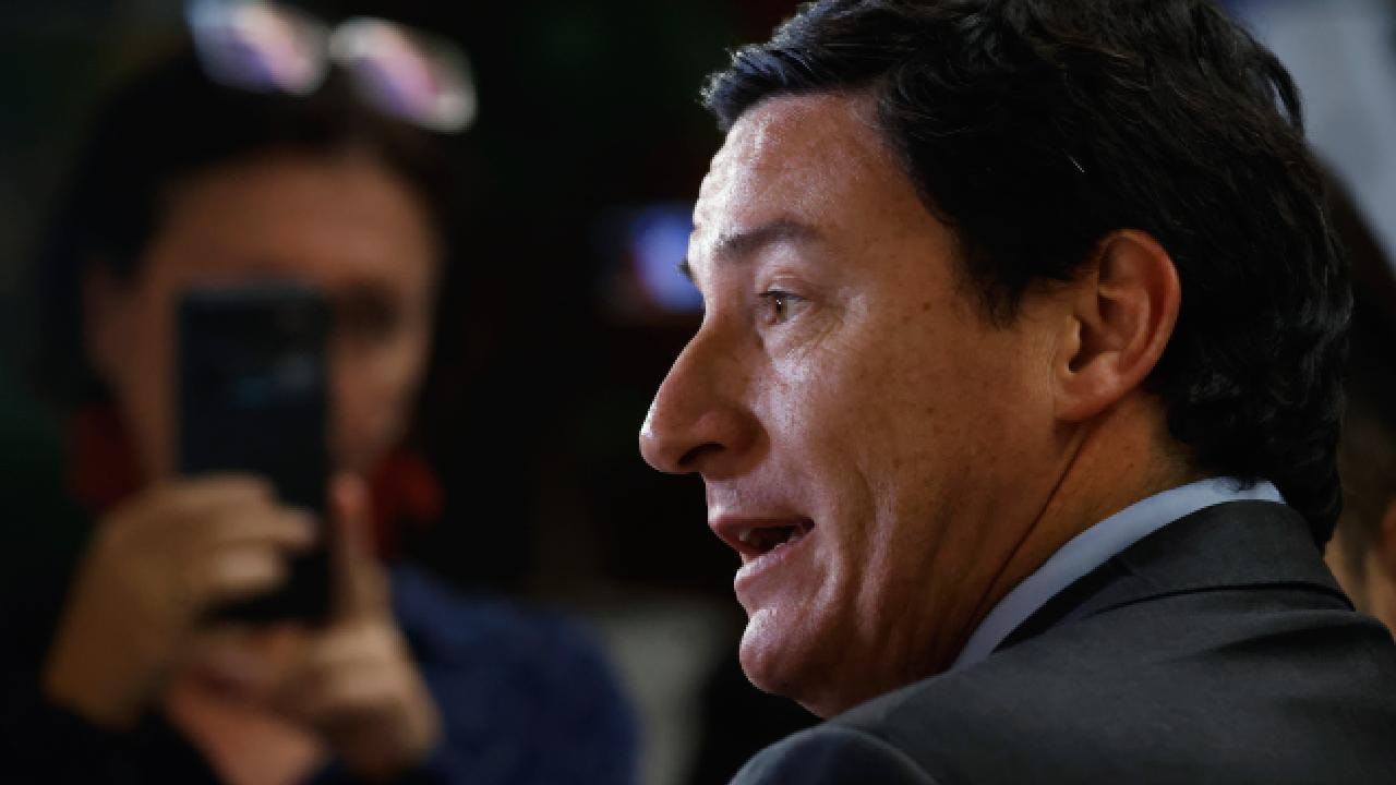 Arturo Squella por ausencia de Michelle Bachelet en el cambio de mando en medio de campaña a la ONU: "Es una señal de que se tiró la toalla, se lee que no hay mucho que avanzar en esta candidatura"