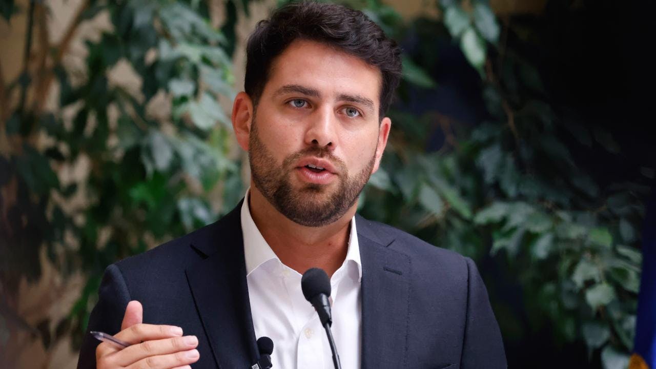 Diego Ibáñez y posibles indultos a exuniformados condenados durante el estallido social: "Es complejo, puede existir una señal de impunidad que puede revictimizar a muchas personas"