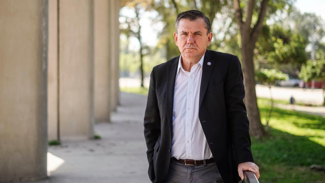 Enrique Bassaletti por homicidio de inspectora en colegio de Calama: "En la urgencia las medidas físicas sirven, pero claramente está orientado a atacar los síntomas y no la enfermedad"