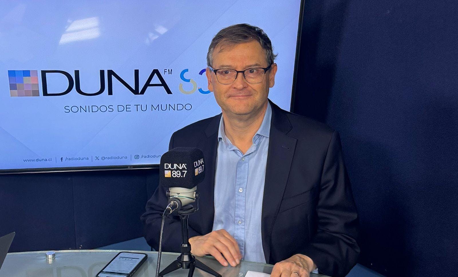 Economista Carlos Budnevich explica cómo ve el panorama económico