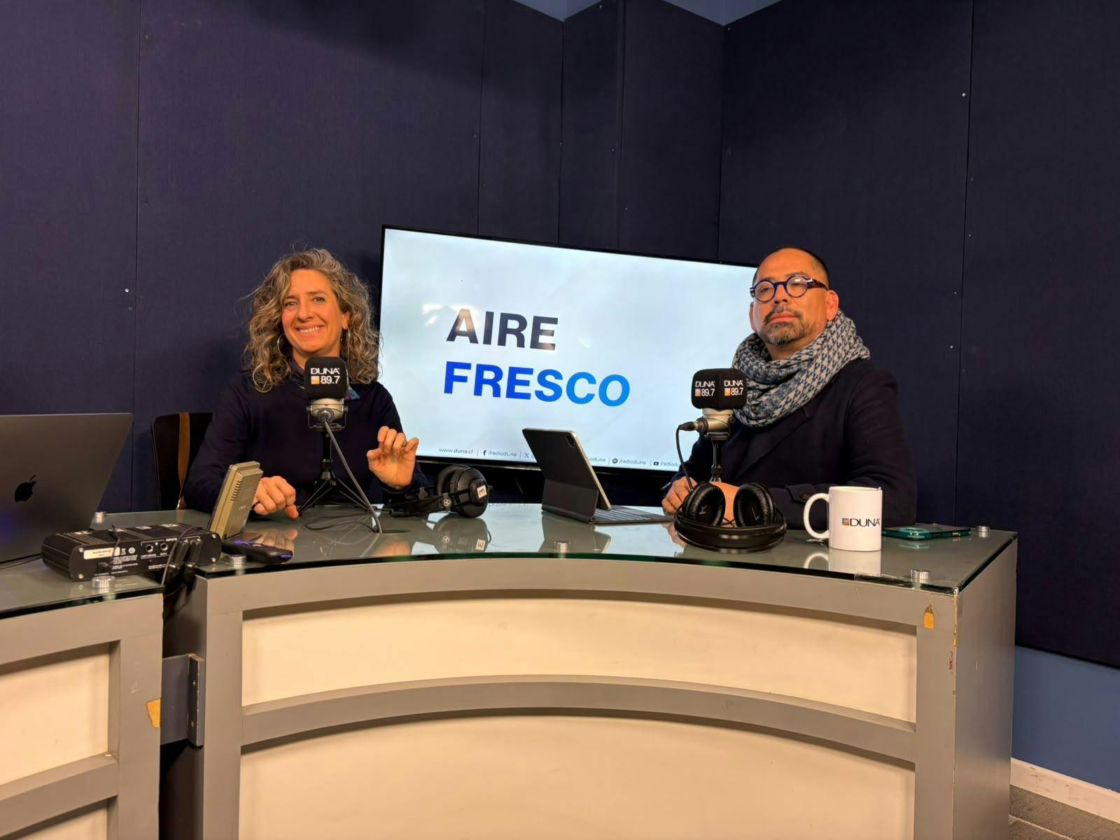 Magdalena Vial y Felipe Mella comentaron la exposición El umbral del tránsito de Eduardo Vilches