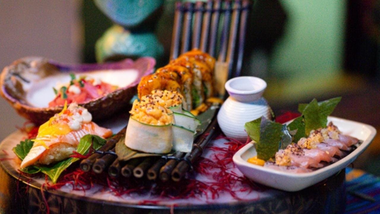 Pablo Andulce sobre los restaurantes Sushinikkei 17, Tapas y Birra y la tienda DROPS en el MUT