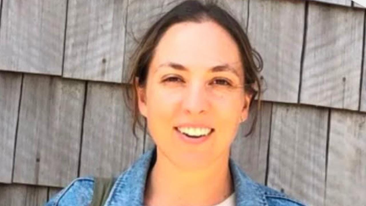 Ignacia Dittborn sobre segunda versión de Portafolio en el MUT: "La idea es tener un despliegue amplio de marcas de diseño local"