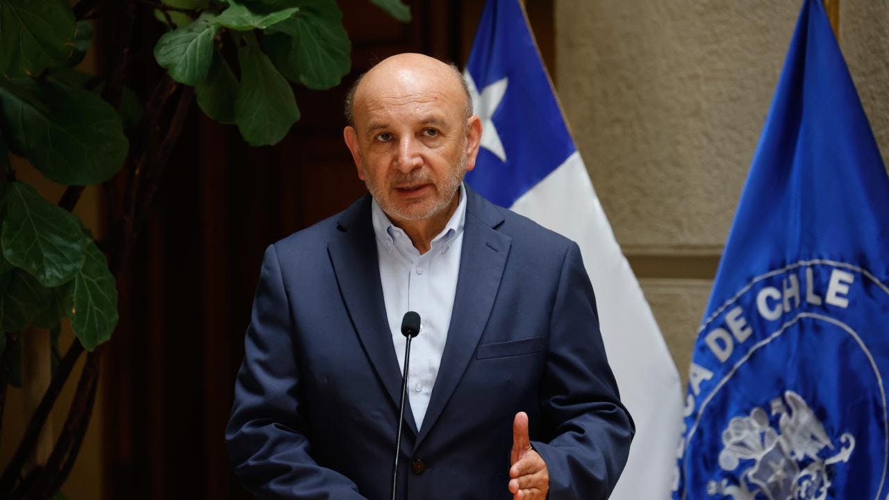 Juan Luis Castro sobre reforma constitucional y mega agenda de seguridad: "Sé que los socialistas en constitución y seguridad no hemos sido consultados. Es difícil adherirse y saber a qué se adhiere"