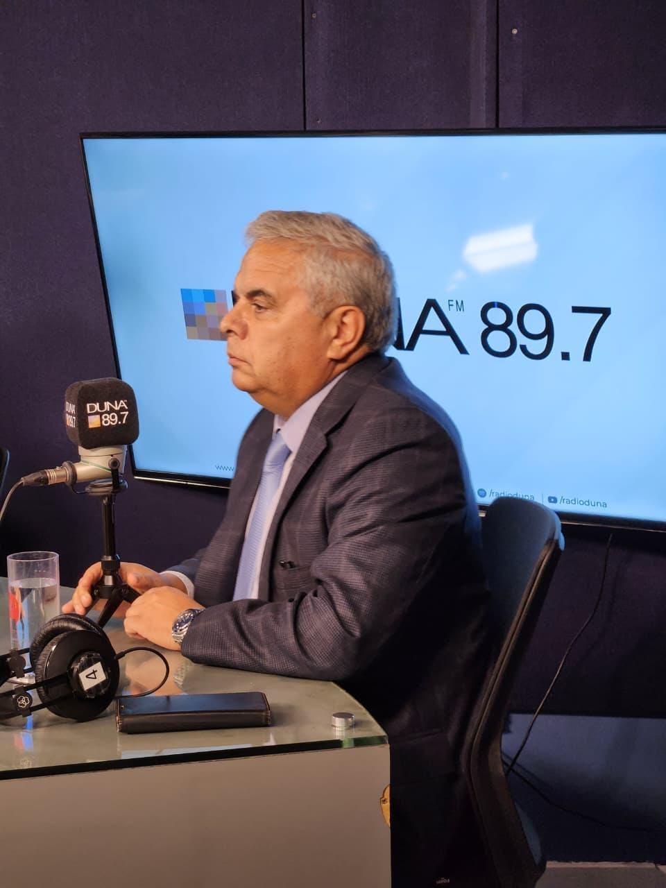 Ricardo Escobar: "Lo que uno ve hoy en día es que los políticos no muestran una ideología clara, y hacen lo que sea que digan las encuestas o lo que este de moda"