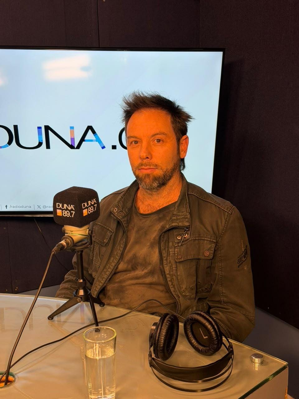 Salvador Amenábar sobre su muestra Revuelta: "Saqué un poco la penumbra para dejar la línea y hacer algo más resplandeciente"