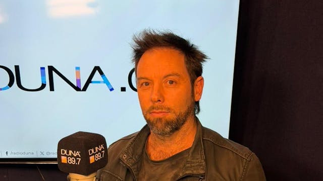 Salvador Amenábar sobre su muestra Revuelta: "Saqué un poco la penumbra para dejar la línea y hacer algo más resplandeciente"