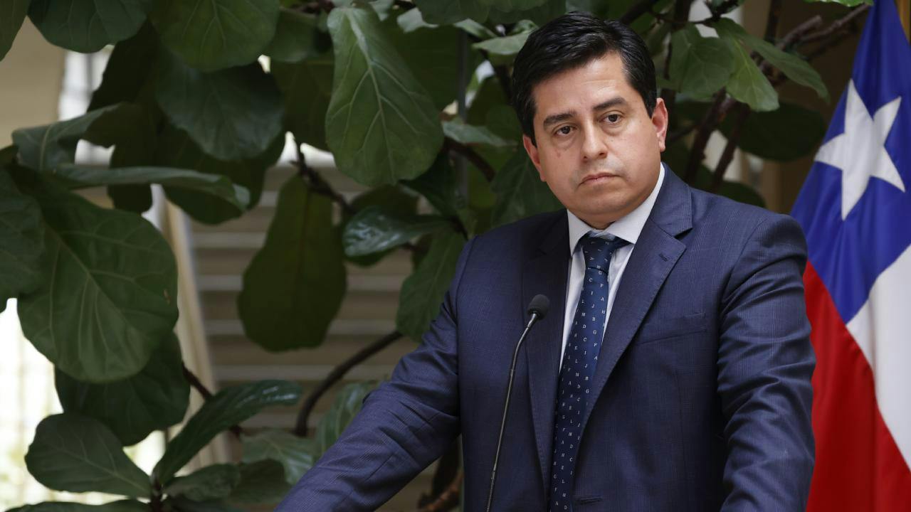 Pedro Araya por dichos de senadora Vodanovic: "No se enteró por la prensa, ella estuvo al tanto de todas las conversaciones. Ese documento le llegó a todos por WhatsApp"