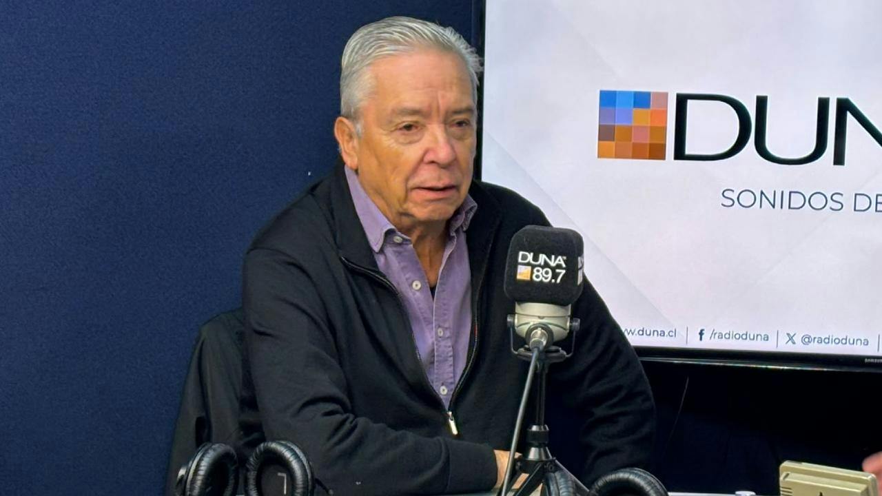 Carlos Ominami por eventual candidatura de Bachelet: "Dada esa particularidad de Michelle Bachelet de unificar en conjunto la oposición, nadie se le va a levantar. Contra Bachelet nadie"