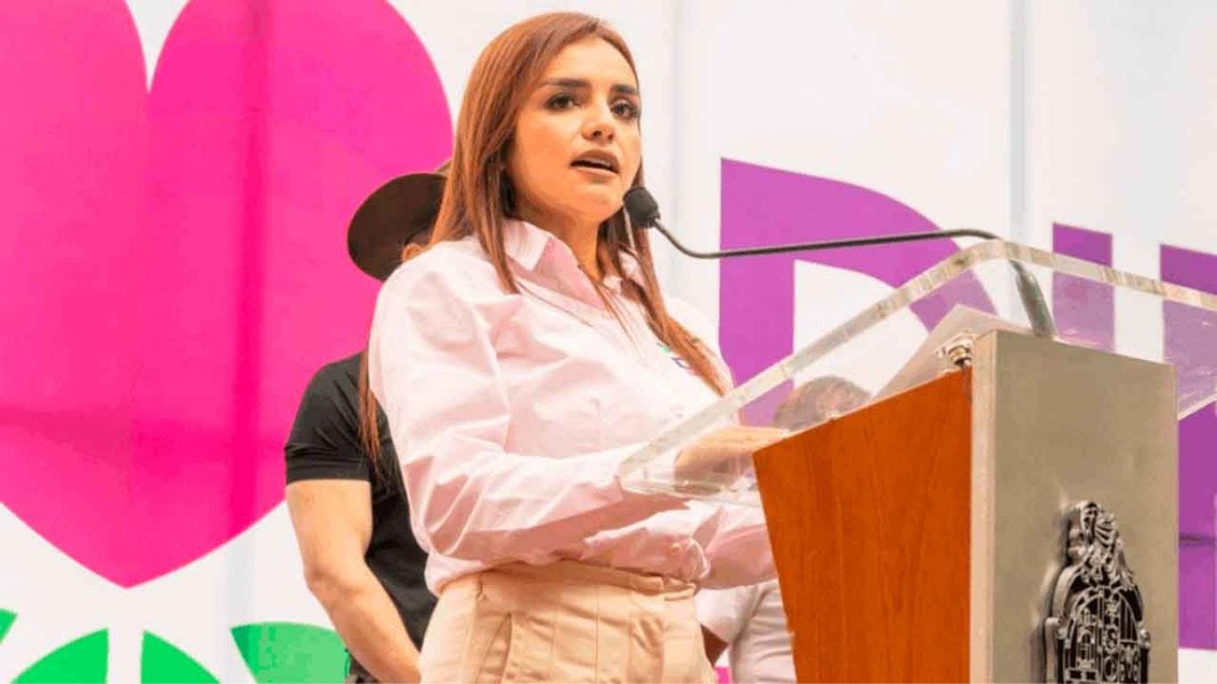 Grecia Quiroz inaugura farmacia gratuita en San Andrés Coru