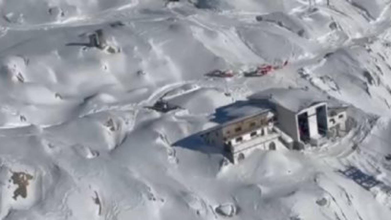 Rescate en los Alpes: Cien personas atrapadas a 2,800 metros de altura