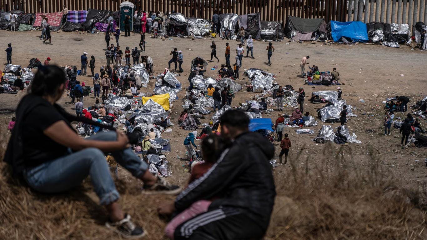 Estados Unidos ordena a sus embajadas rastrear políticas que facilitan la migración masiva