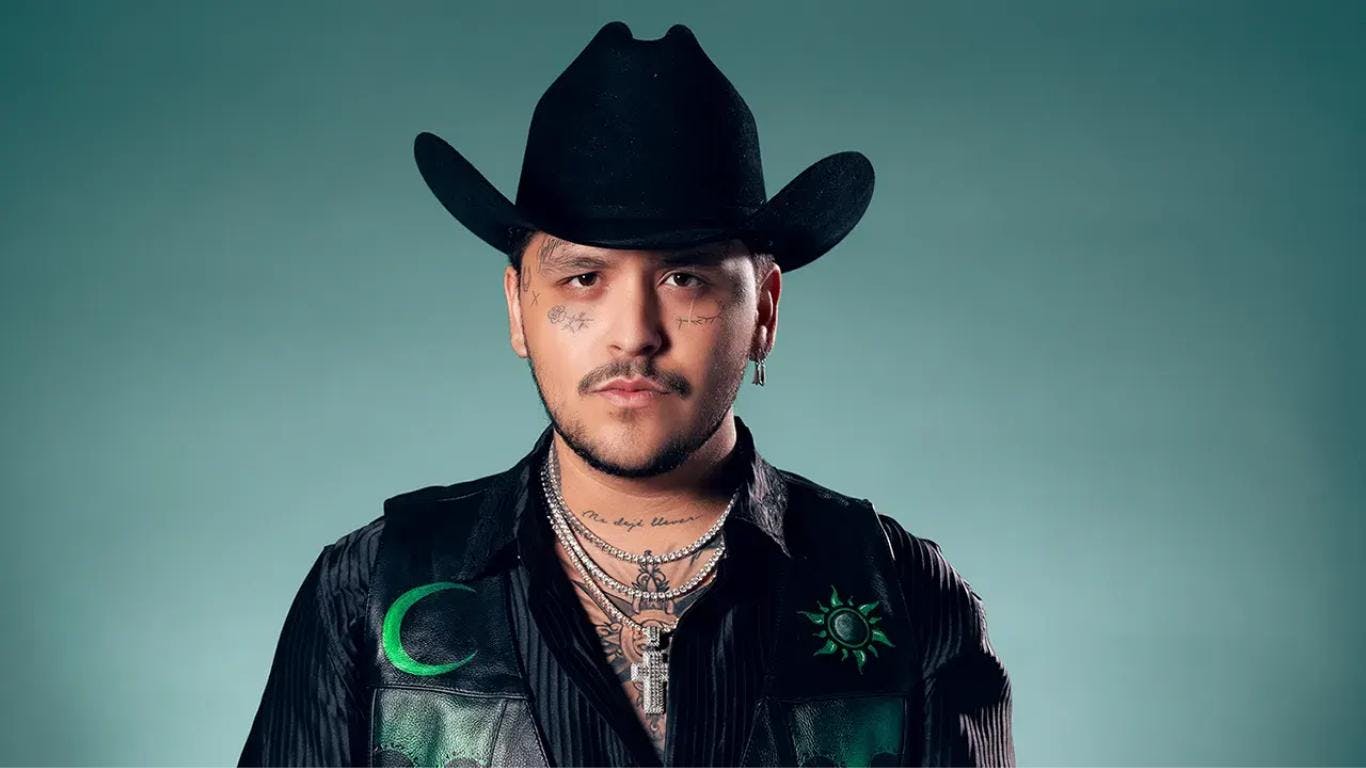Christian Nodal filtra el tracklist de su nuevo álbum y enciende las redes con ‘Amor’