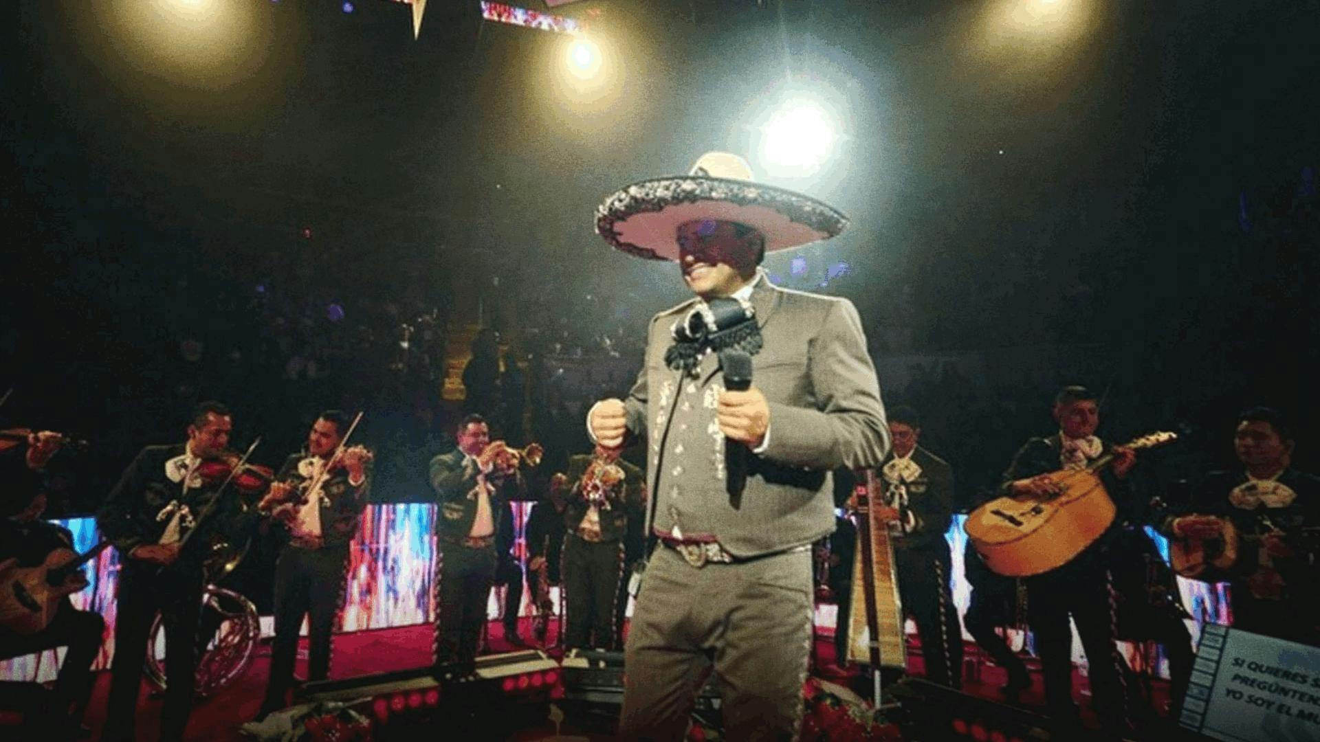 Julión Álvarez celebra regreso triunfal al Palenque Arandas tras una década