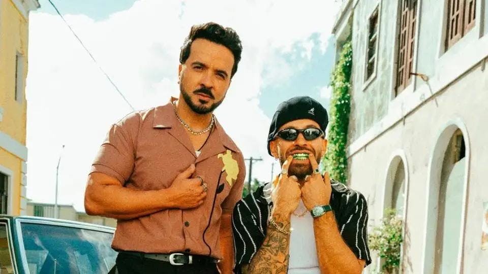 Luis Fonsi y Feid sorprenden en el Viejo San Juan con el estreno de “Cambiaré”