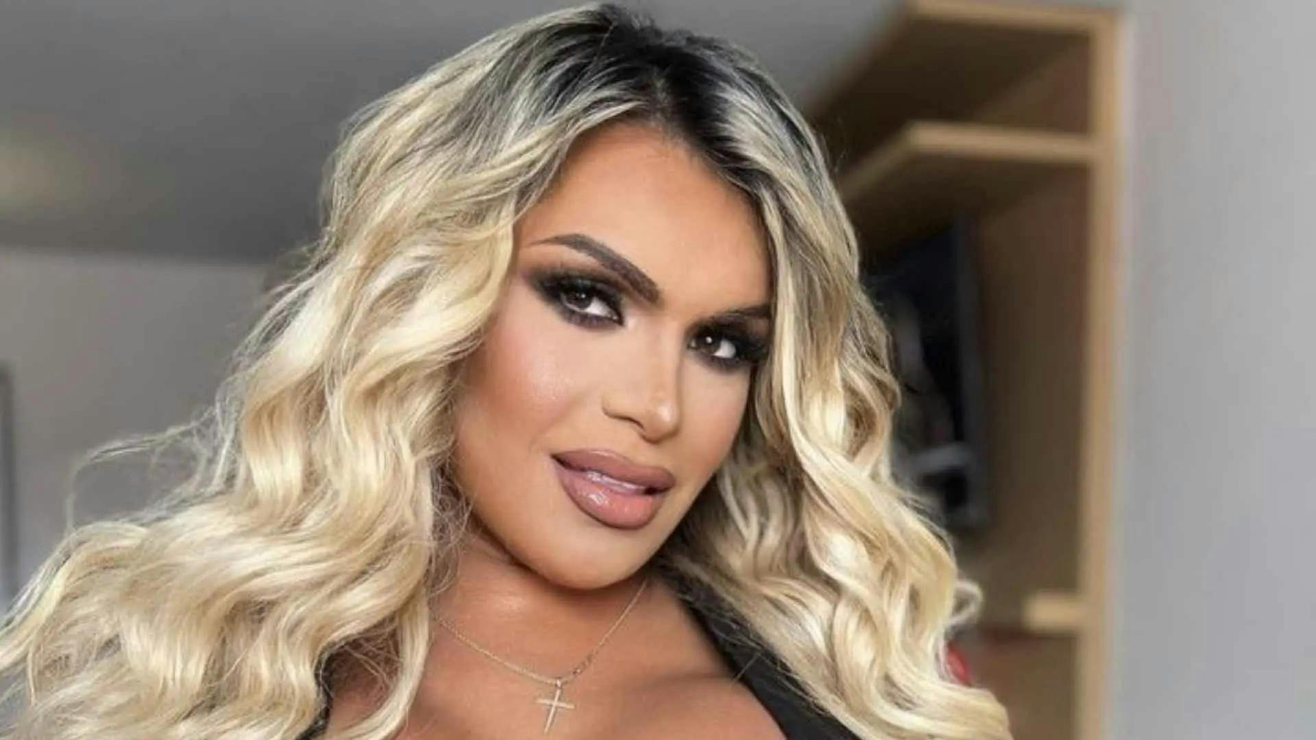 Wendy Guevara sufre dolor tras ser rodeada por fans durante su recuperación de cirugía en las costillas