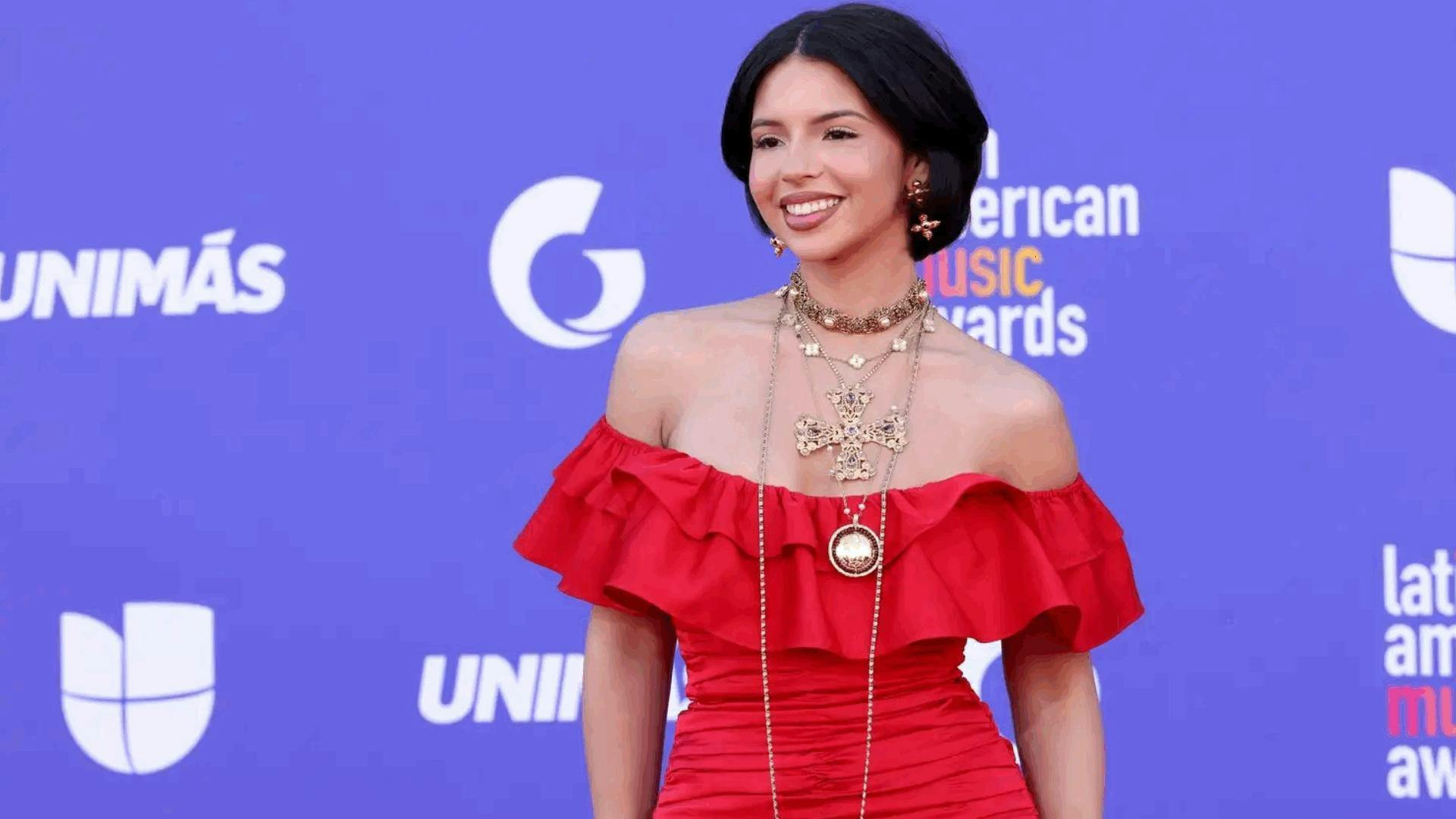 Ángela Aguilar comparte recetario familiar heredado de su abuela y objetos de espiritualidad