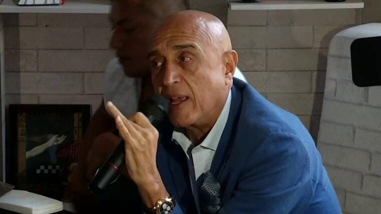 Funeral de Pedro Torres genera debate por fotos junto al féretro