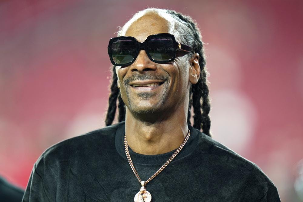 Snoop Dogg inicia su participación en los Juegos Olímpicos de Invierno en Milán con un estilo muy propio