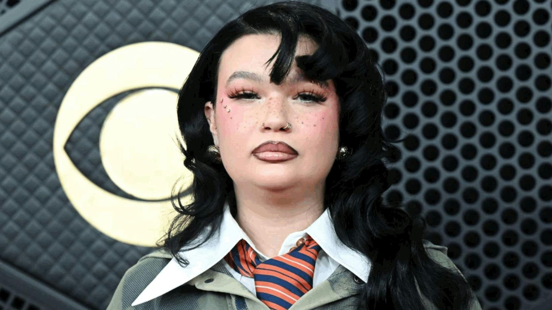 Lola Young anuncia su esperado regreso a los escenarios tras su colapso en 2025